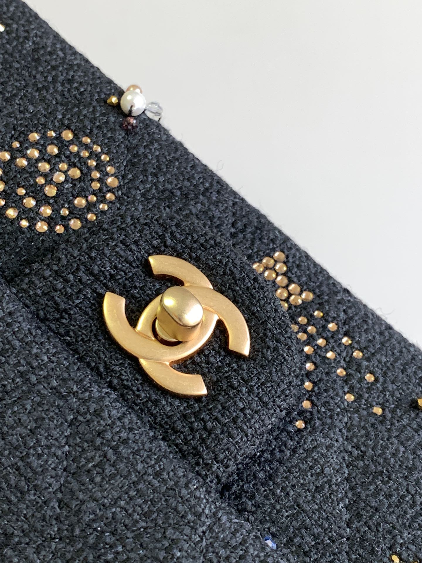 CHANEL CCロゴ ブローチ 黒と金 CHANEL CC LOGO Brooch Pin Black/White Gold NWT 2023 Italy
