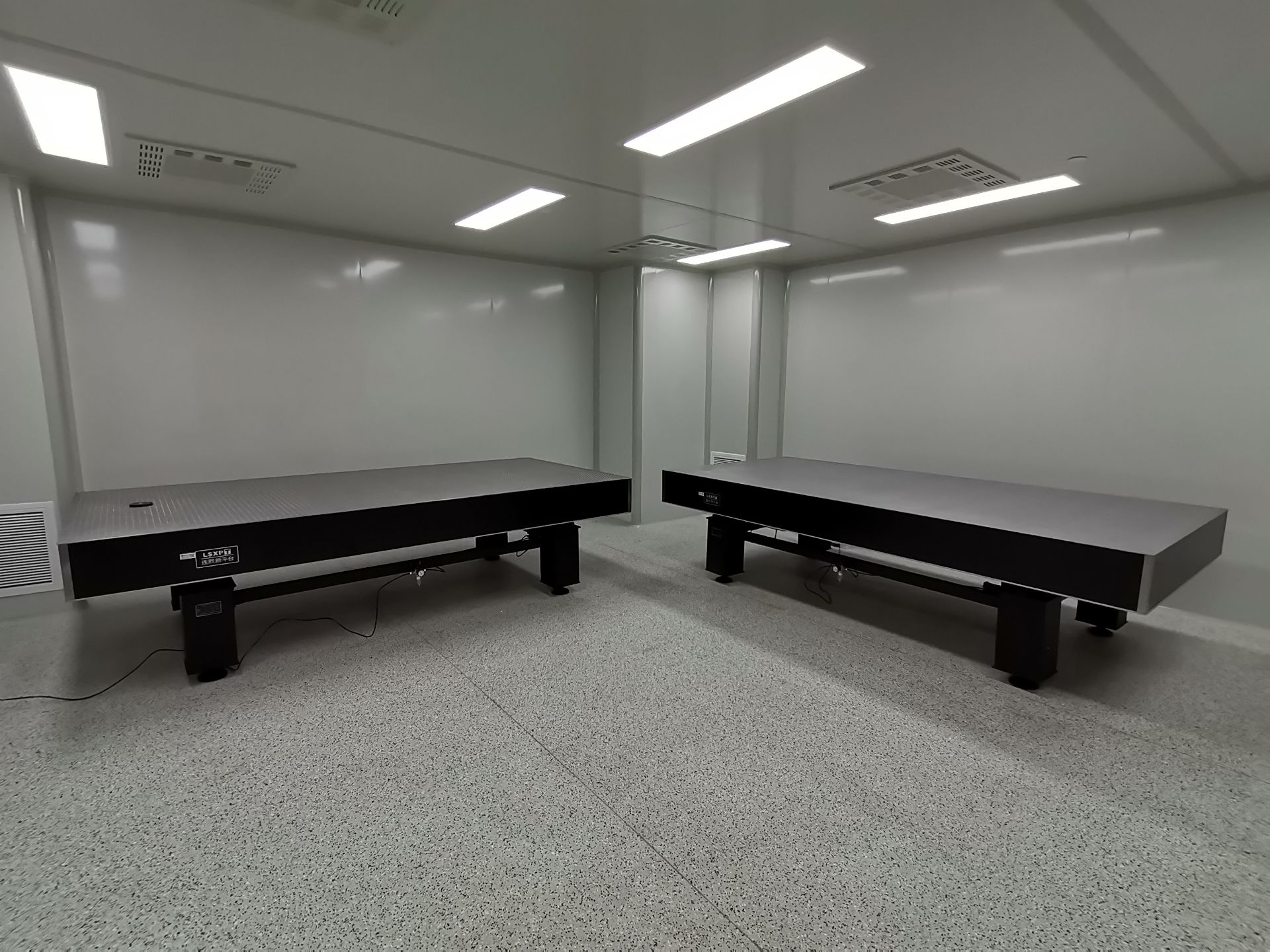 Product display of optical bench 