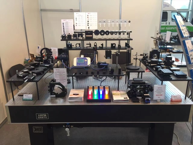 POT-P Solid rubber vibration isolation optical table size optional with casters