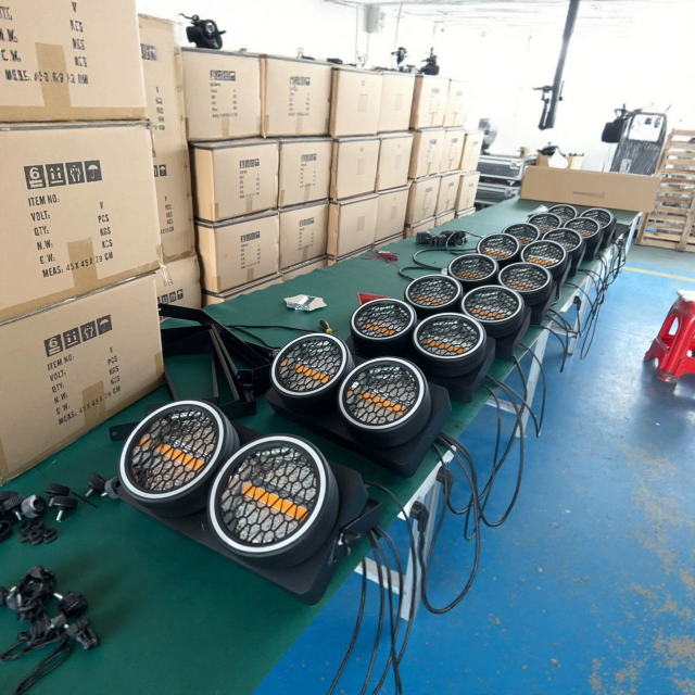 2-Eyes Blinder LED Matrix Retro Light
