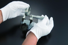 Outside Micrometer with Heat Ins. Plate 0-25mm, 0,01mm 102-301