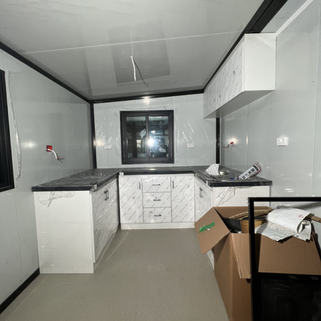 Front Glass Expandable House