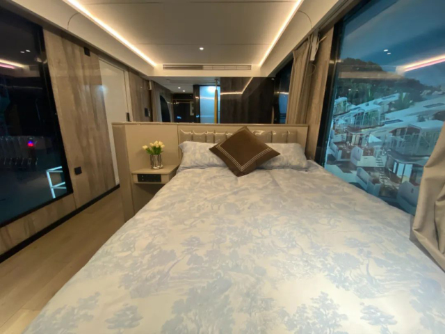 Moving Space capsule house