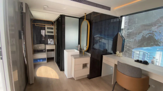 Moving Space capsule house