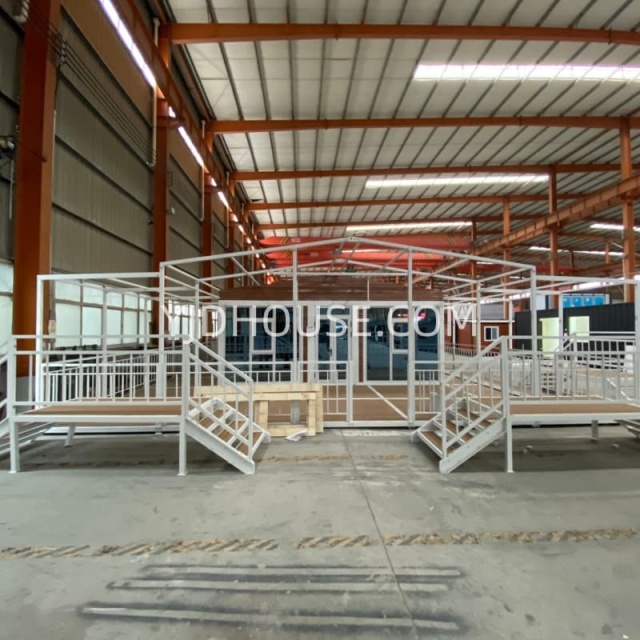 Ultra-Luxury 40ft Expandable Container House with Large Terrace & Sloped Roof