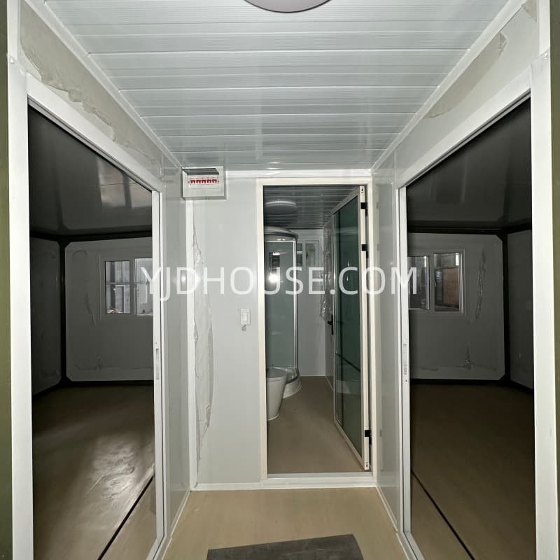 40ft Prefab expandable container homes with toilet and shower（4 Bedrooms and 2 Bathrooms）