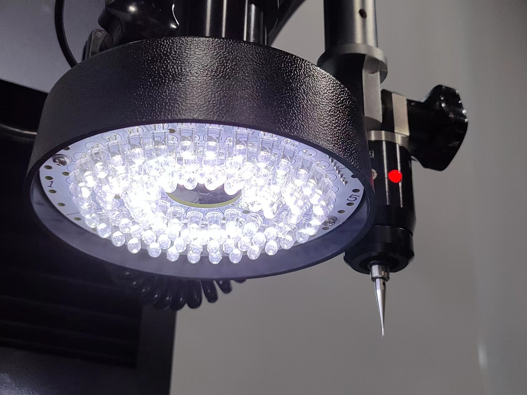 SP4030 Vms Система визуального измерения с ЧПУ с 3-осевым линейным кодировщиком 0,01 мкм