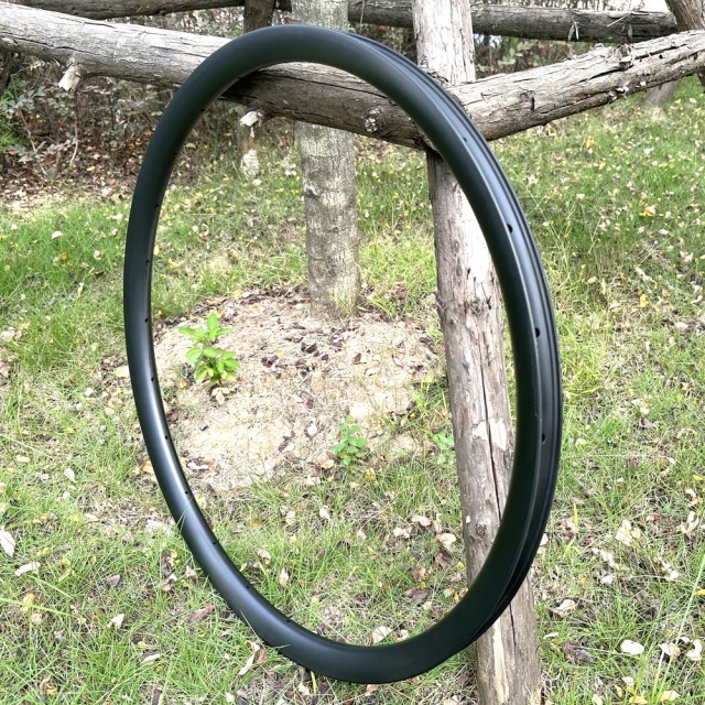 29ER MTB Carbon Rims Super Light 30mm Width 30mm Depth Symmetrical or Asymmetrical Tubeless