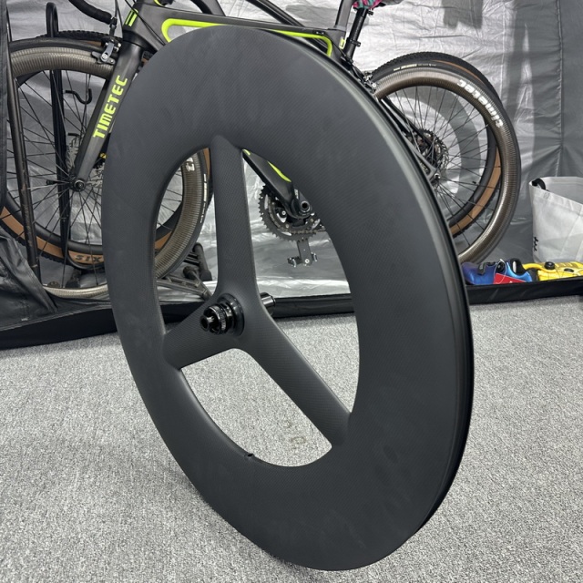 700C Tri Spoke Carbon Wheels Time Trial Bicycle Wheels 120mm Height 28mm Wdith Tubeless With Hook Hookless
