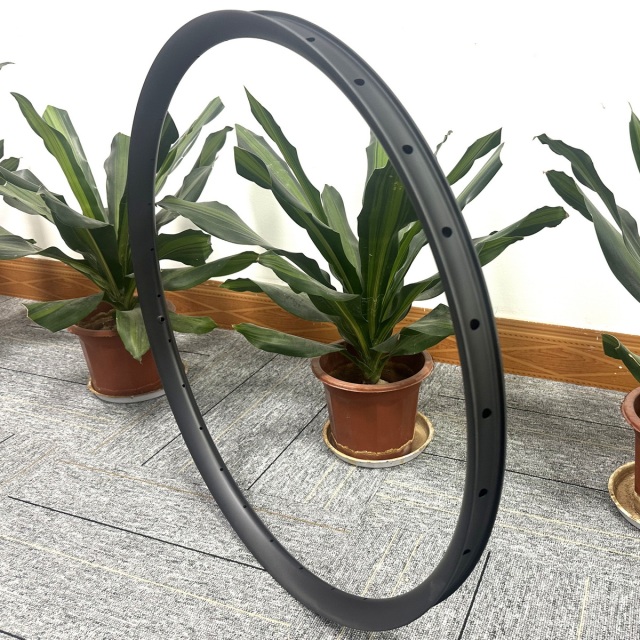 Super Light 29er MTB Carbon Rims 36mm Width 23mm Profile Asymmetrical Tubeless