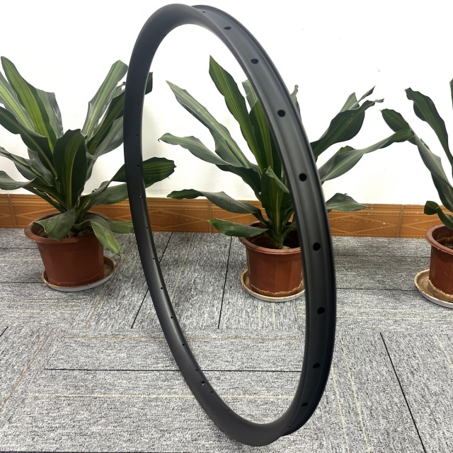 Super Light 29er MTB Carbon Rims 36mm Width 23mm Profile Asymmetrical Tubeless