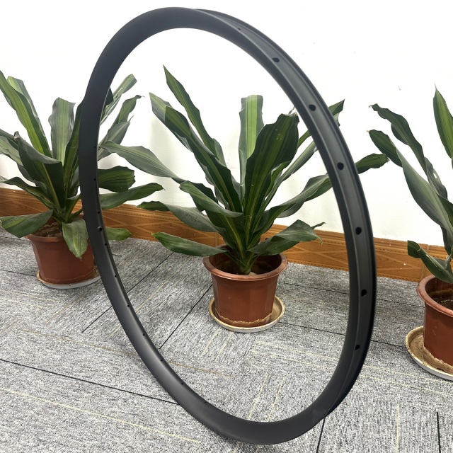 Super Light 29er MTB Carbon Rims 36mm Width 23mm Profile Asymmetrical Tubeless
