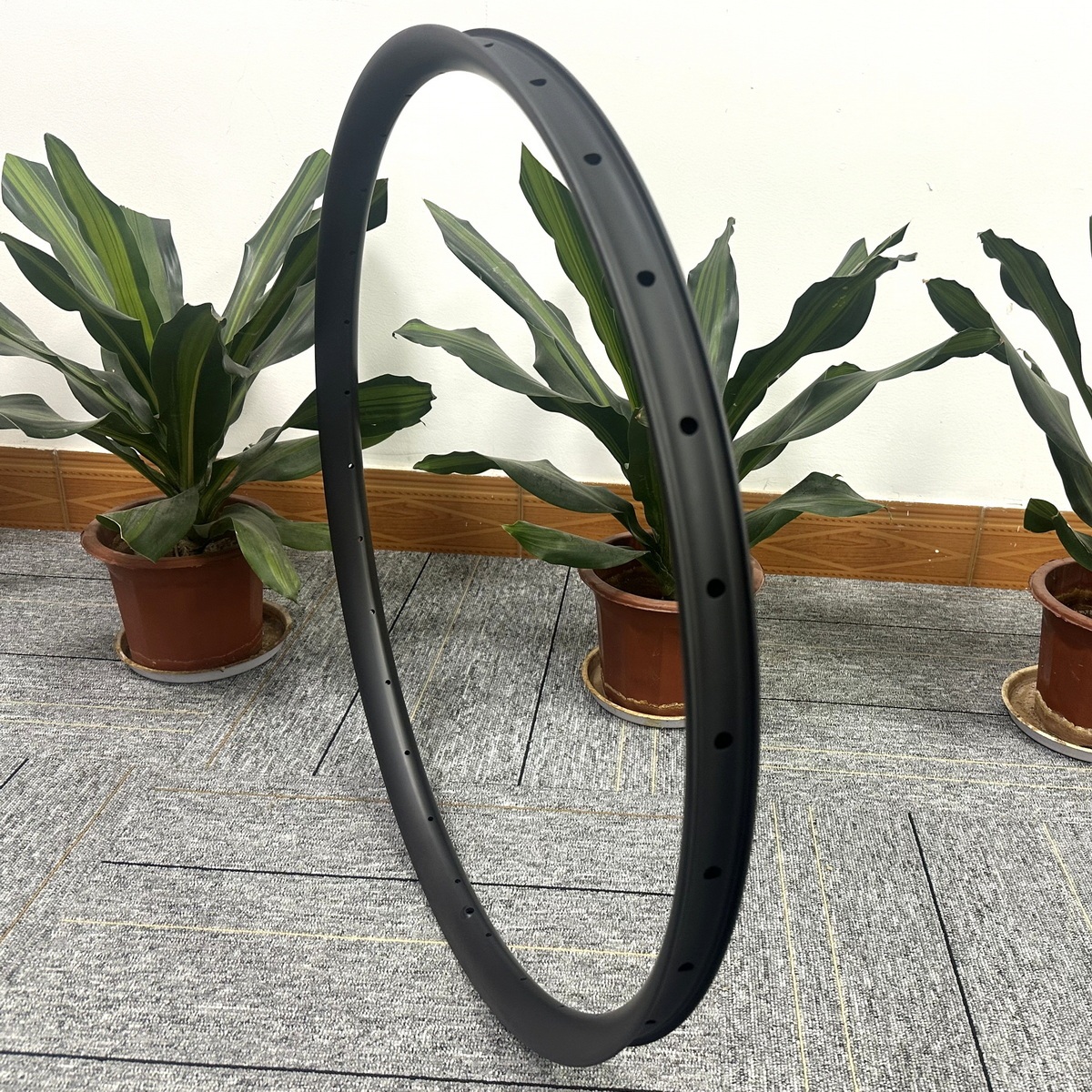 Super Light 29er MTB Carbon Rims 36mm Width 23mm Profile Asymmetrical Tubeless
