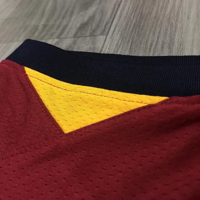 MensLeBron James Maroon Swingman Player Jersey - Icon Edition