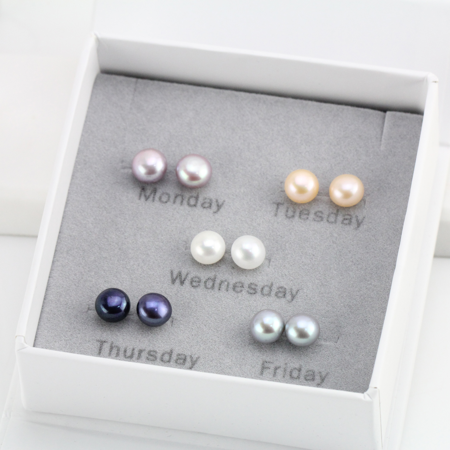 everyday pearl earrings