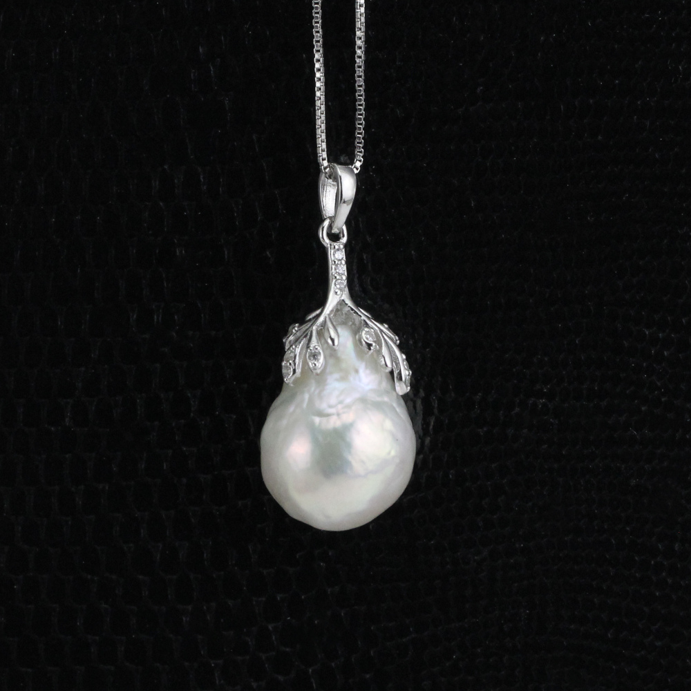 baroque pearl pendant
