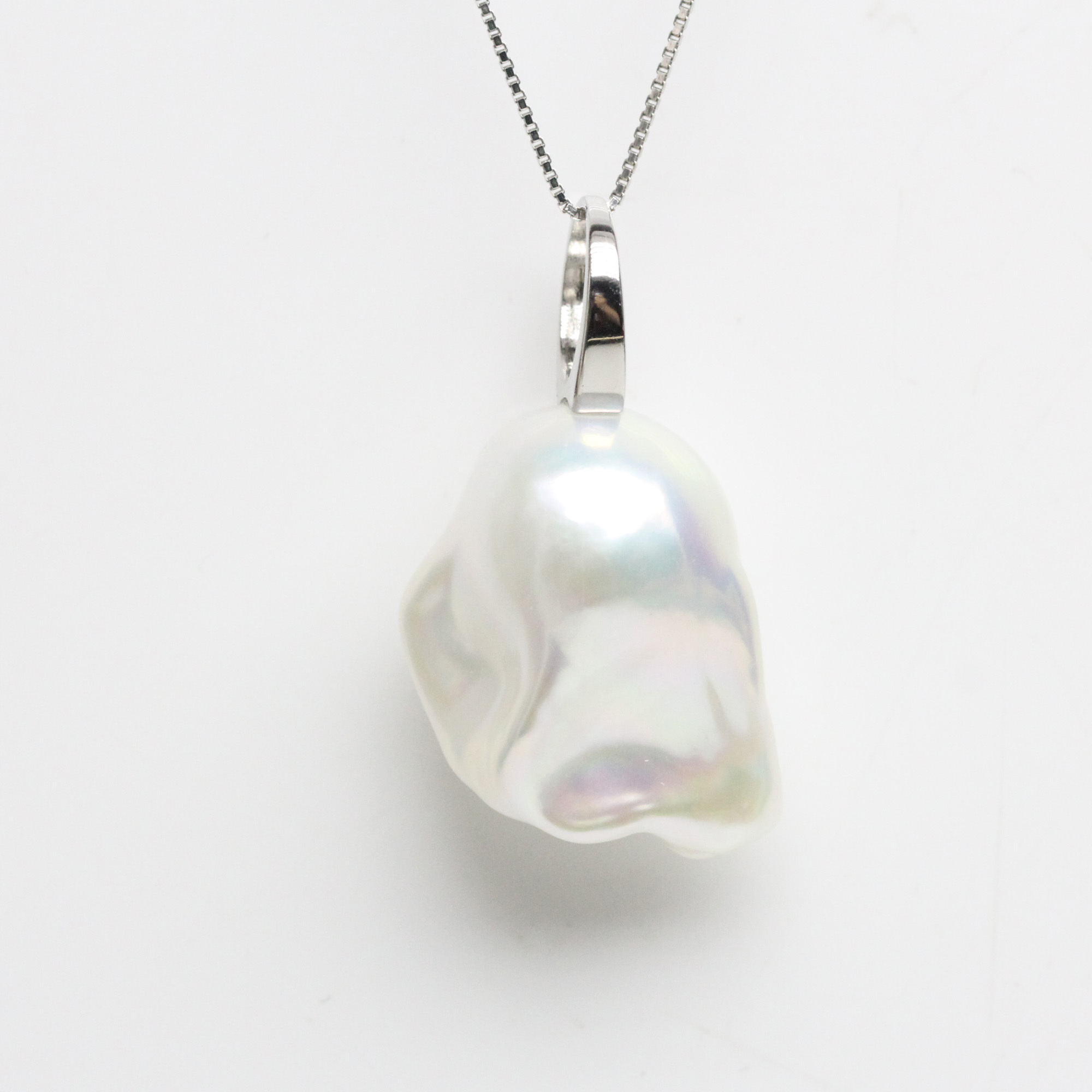 baroque pearl pendant