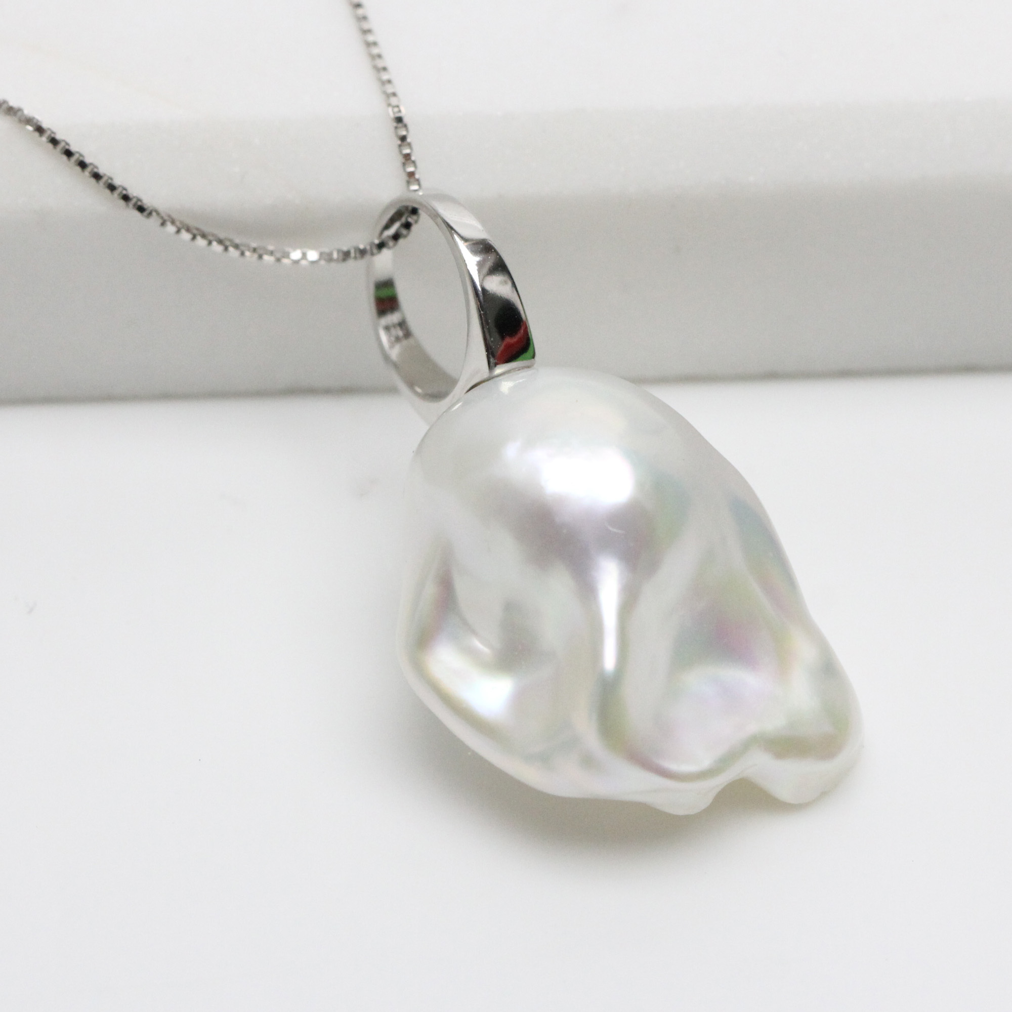 big bail pearl pendant
