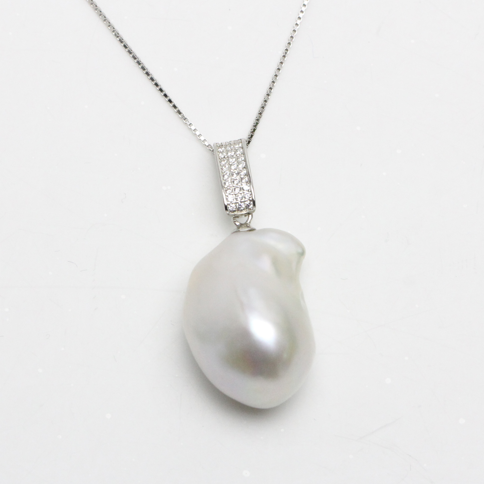baroque pearl necklace