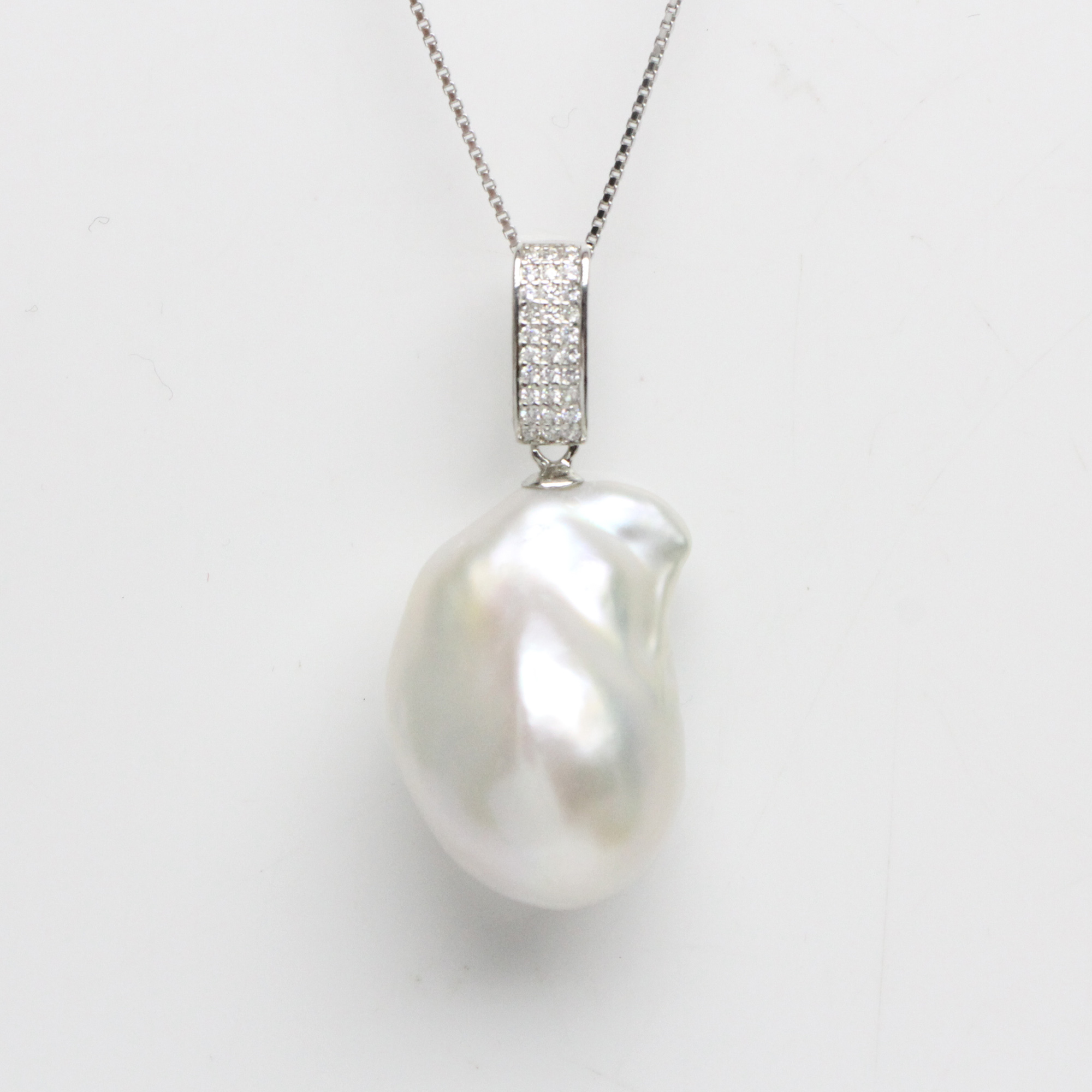 baroque pearl pendant