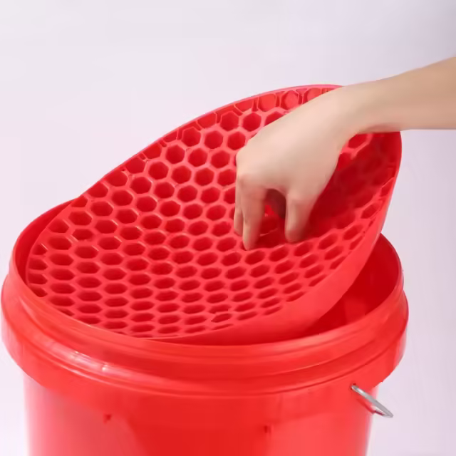 Plastic Car Cleaning Tools New PP Material Wash Bucket with Sand Killer Filter Guard and Pressure Cleaning Function