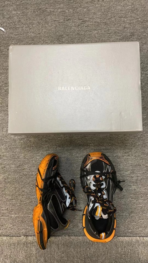 BALENCIAGA