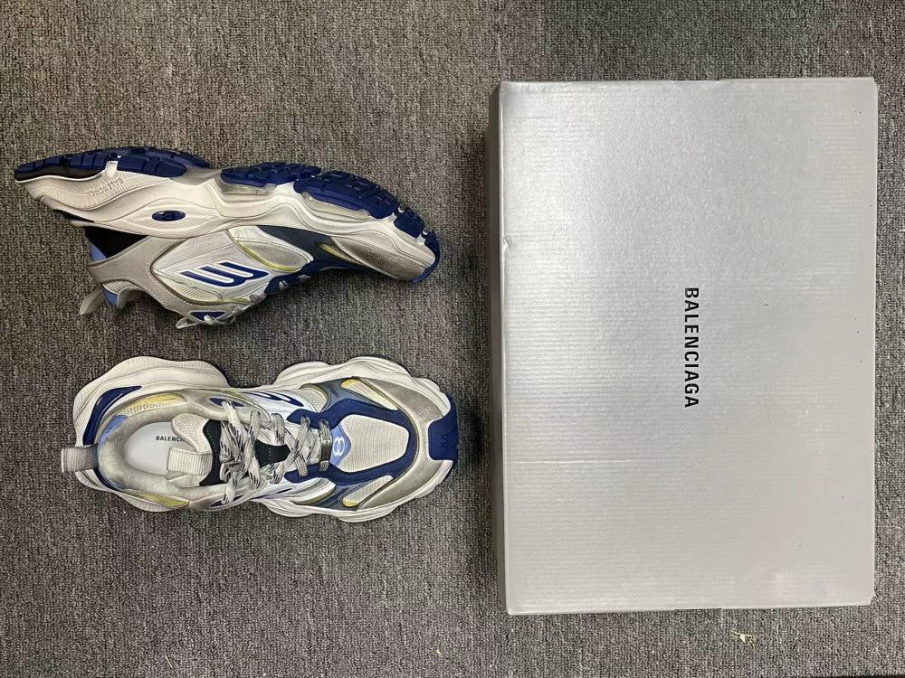 BALENCIAGA