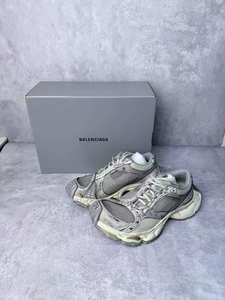 BALENCIAGA