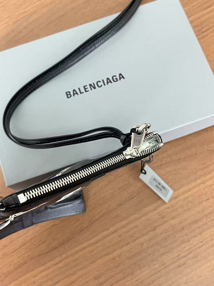 BALENCIAGA