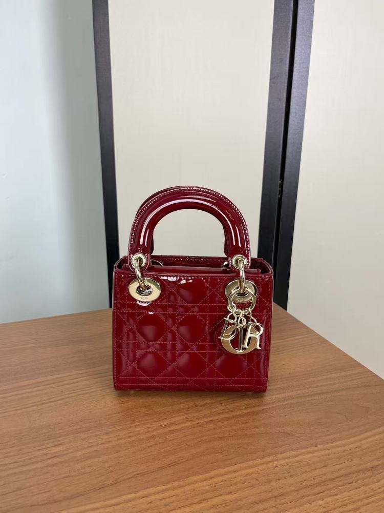 DIOR