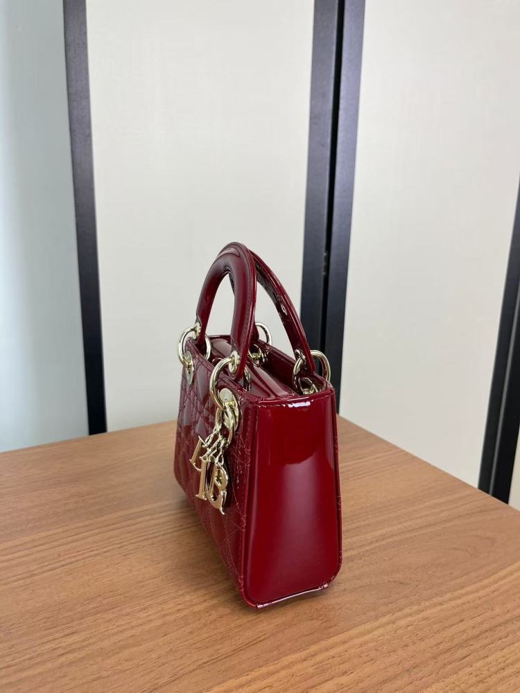 DIOR