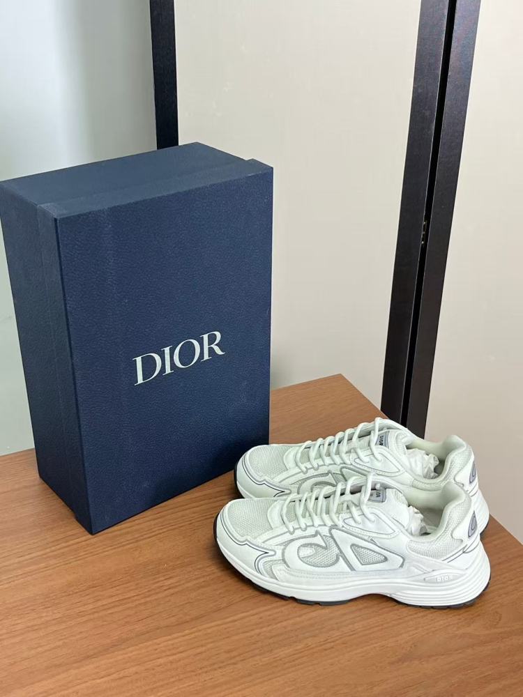 DIOR