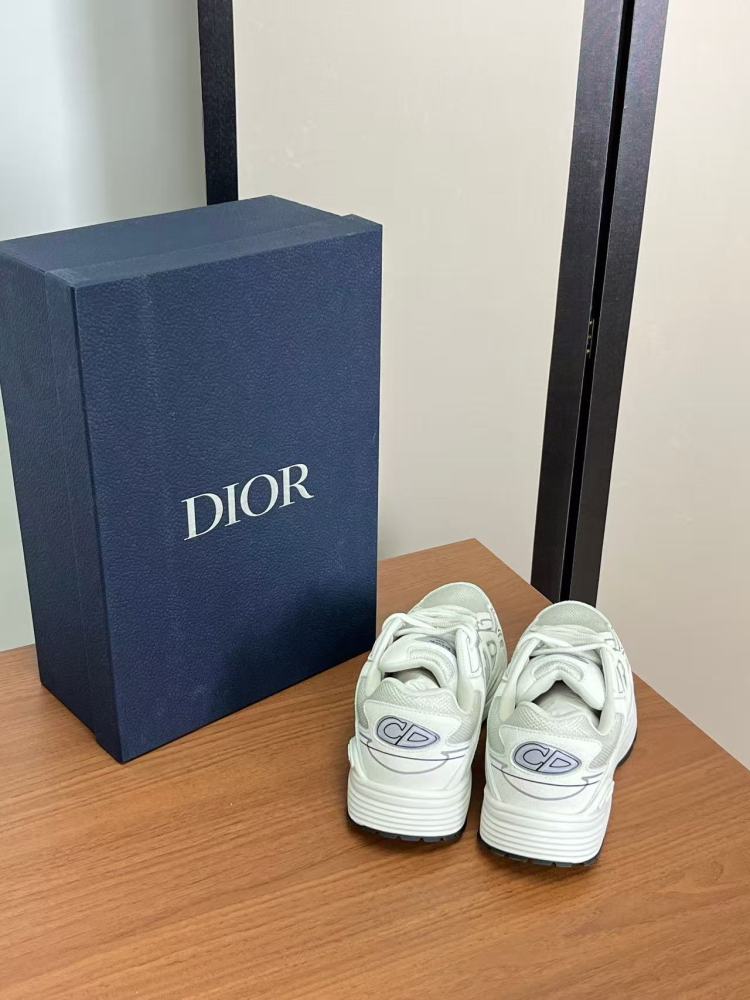 DIOR