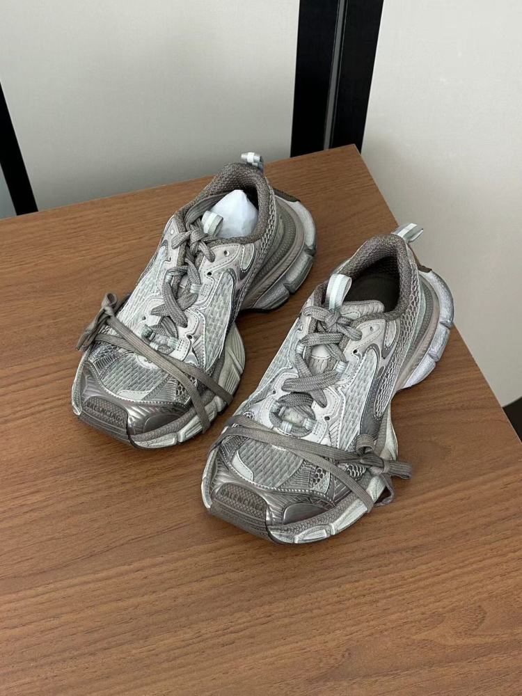 BALENCIAGA