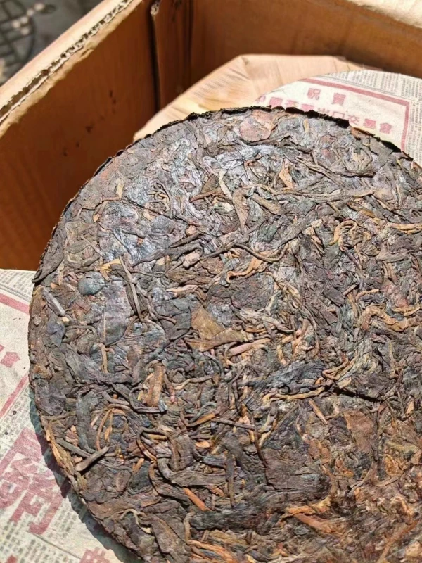 1990s Xiaguan discus tea