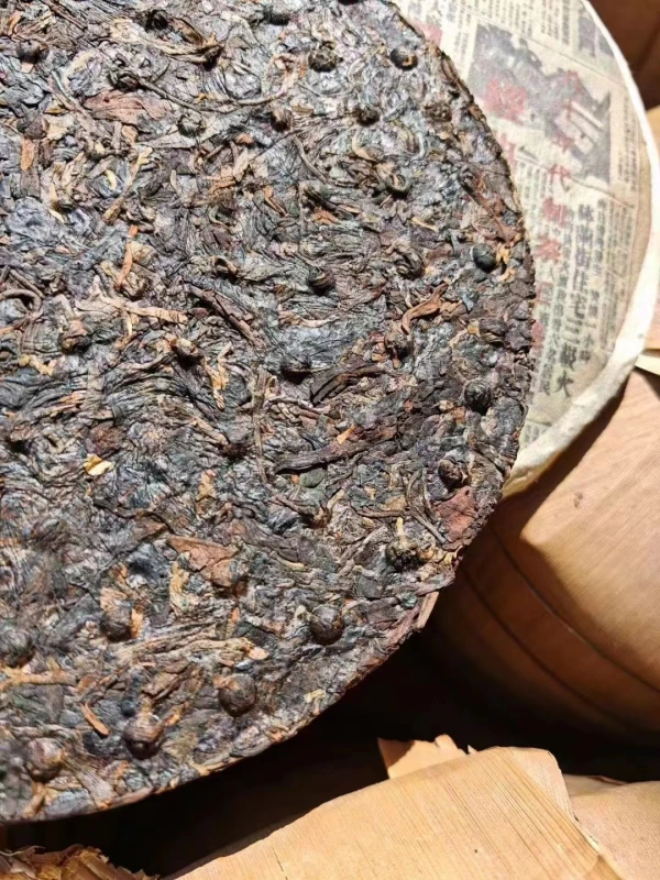 1990s Xiaguan discus tea