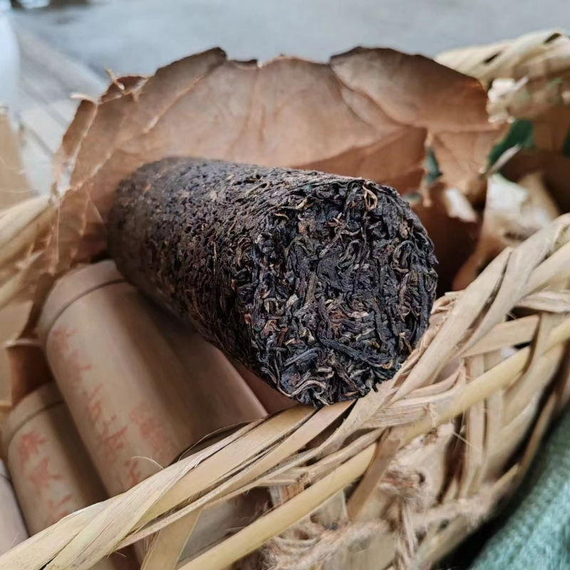 In 1999, Yiwu Ma black ancient tea pillar
