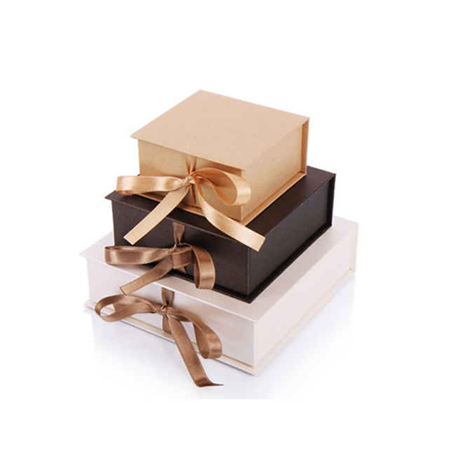 Customizable Magnetic Folding Packaging Box Simple Style Gift Box With Ribbon