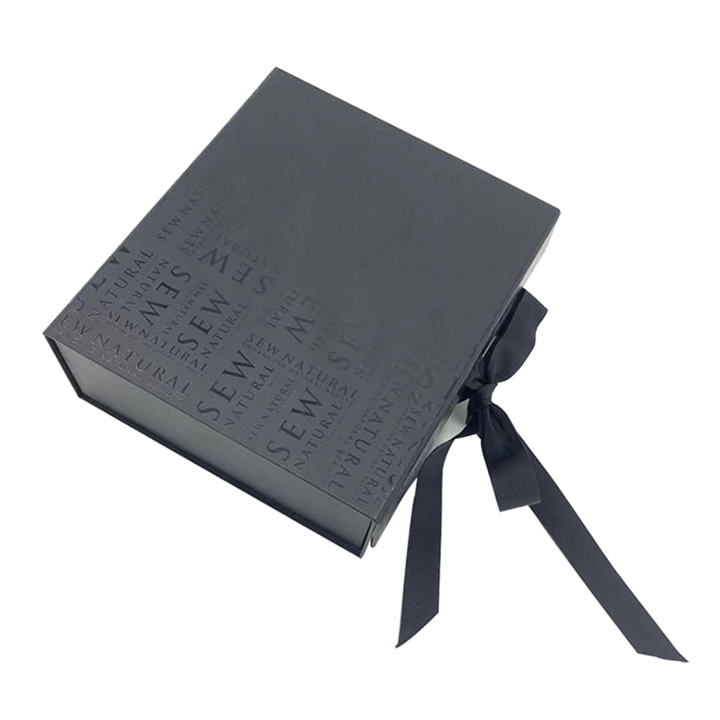 Customizable Magnetic Folding Packaging Box Simple Style Gift Box With Ribbon