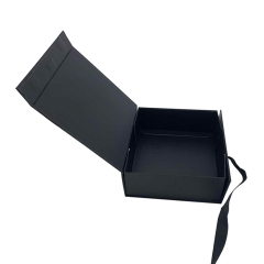 Customizable Magnetic Folding Packaging Box Simple Style Gift Box With Ribbon
