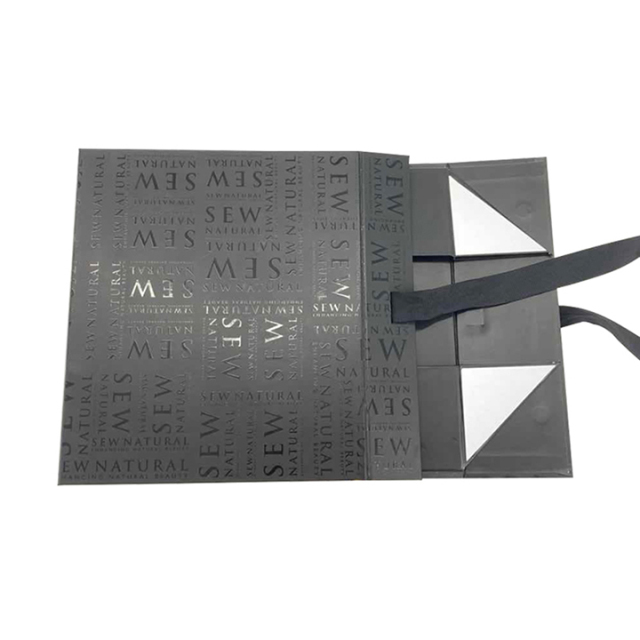 Customizable Magnetic Folding Packaging Box Simple Style Gift Box With Ribbon