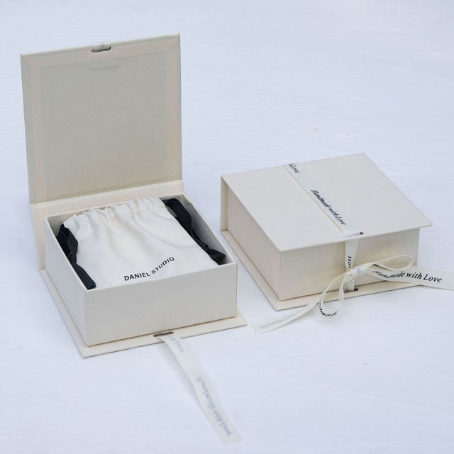 Wholesale Custom Logo Wedding Gift Box Light Luxury Jewelry Packaging With Ribbon
