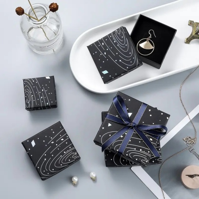 Eco Friendly Custom Size Gift Boxes Black Package Box Luxurious Jewelry Clothes Lip And Base Box