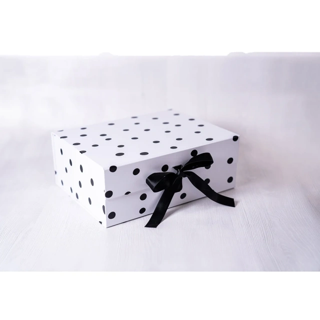 Custom Design Cardboard Rigid Magnet Box Luxury Exquisite Folding Gift Box With Ribbon