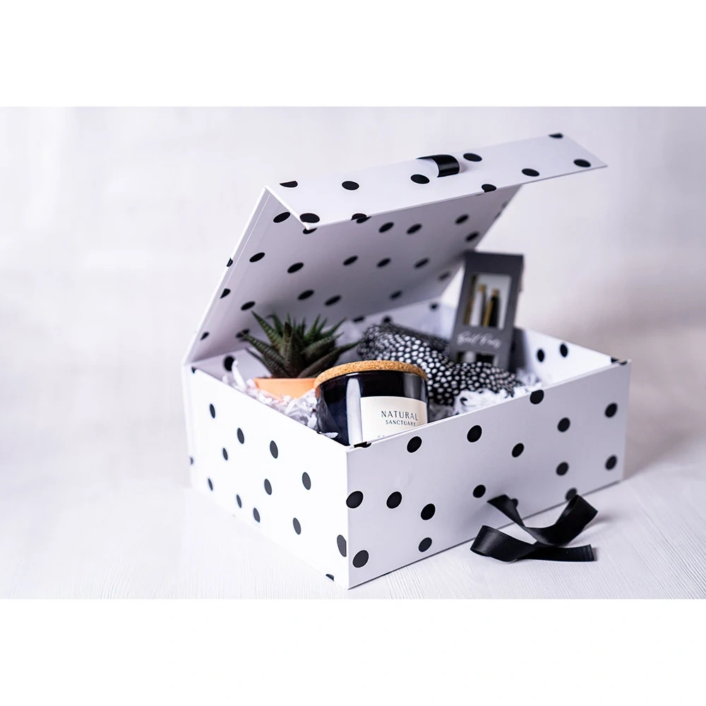 Custom Design Cardboard Rigid Magnet Box Luxury Exquisite Folding Gift Box With Ribbon