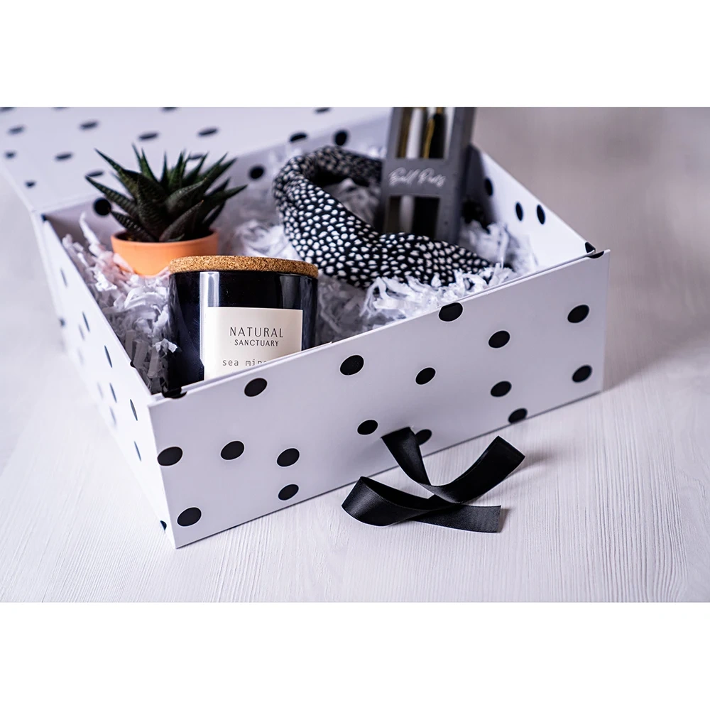 Custom Design Cardboard Rigid Magnet Box Luxury Exquisite Folding Gift Box With Ribbon