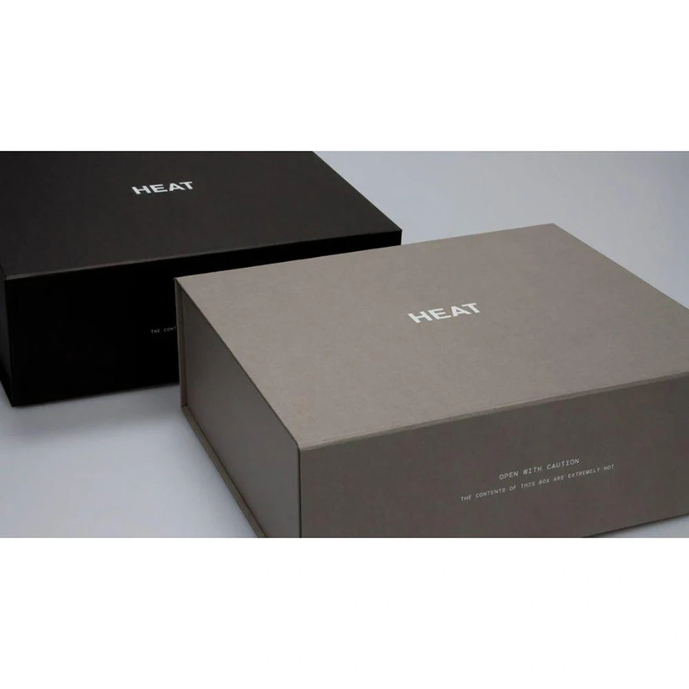 Luxury Custom Colorful Magnet Flap Clothing Mug Boxes Rigid Paper Foldable Magnetic Closure Embossed Sponge Lining for Gift