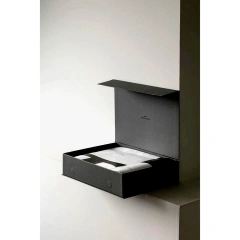 Luxury Custom Colorful Magnet Flap Clothing Mug Boxes Rigid Paper Foldable Magnetic Closure Embossed Sponge Lining for Gift
