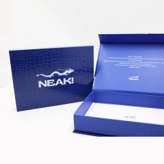 Custom Special Crocodile Pattern Paper Designed Luxury Rigid Paper Magnet Gift Box with Dmbossed Logo for Clothes