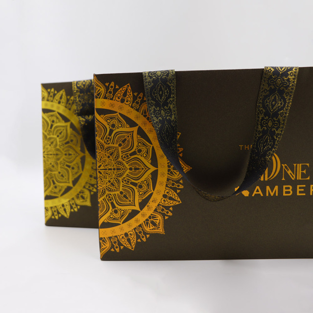 Custom Size Wholesale Special Kraft Paper Bag Custom Print Stamping Logo Shopping Paper Bag with Ribbon Handles